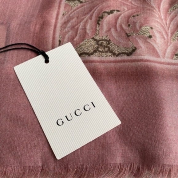 (NWT) Gucci scarf/wrap in size 55"ร55" - Picture 2 of 9